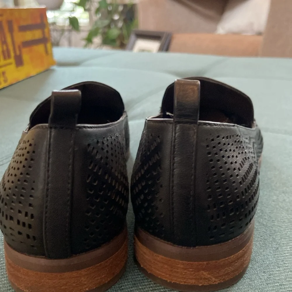 Nice black leather loafers in good condition. Great for fall! Size 6.5M ladies.